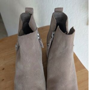 Alex Marie Ankle Booties Women's Size 8 Suede Leather Wedge Heel Side Zip Taupe